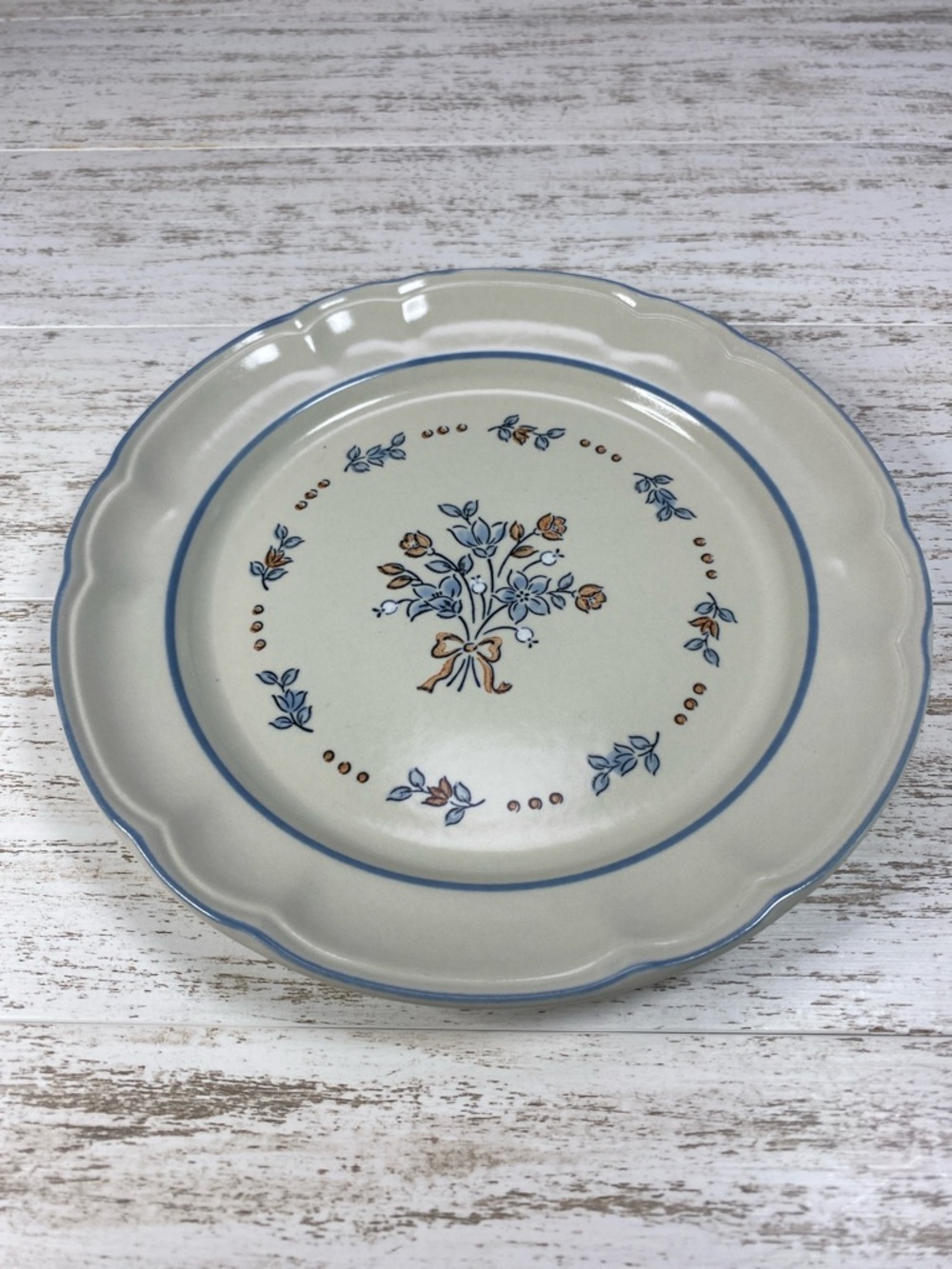 VTG Cordella Bluet Stoneware 7.75" Salad Dessert Plate Scalloped